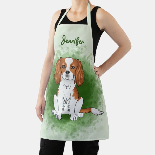 Delantal Cavalier King Charles Spaniel Blenheim Sobre Verde (in situ)