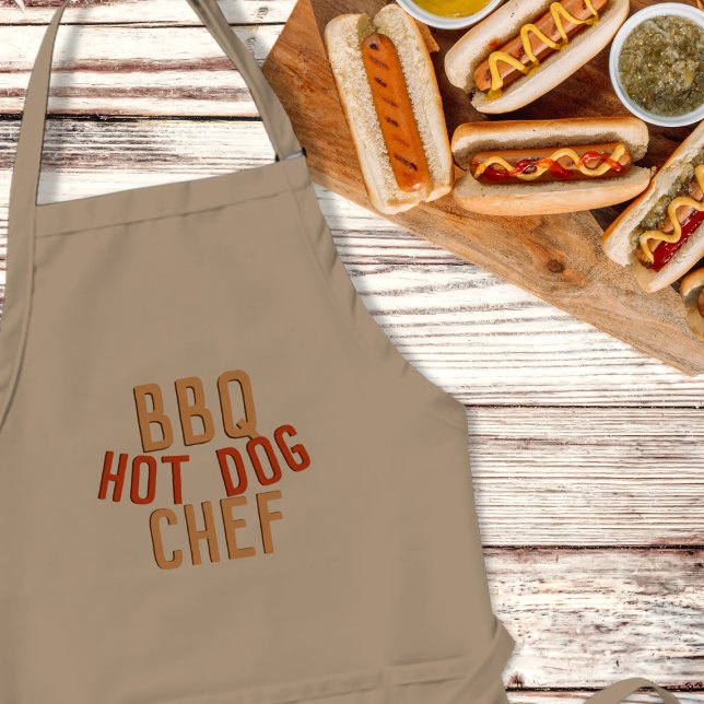 Delantal Chef de perro caliente Mens Apron (Get your Hot Dog Chef apron on for your annual BBQ)