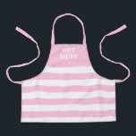 Delantal Chicas cortan rayas rosadas Hot Mess Niños persona<br><div class="desc">Proteja la ropa de su hijo con este Chica Corte Stripes rosadas Hot Mess Personalized Kids Apron. Está diseñado con rayas horizontales de color rosa pastel y blanco y letras en negrita de bloques blancos en la parte superior del espacio sólido. El texto es "lío grave" en toda la zona...</div>