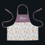 Delantal Chicas del patrón forestal de Woodland Formación d<br><div class="desc">Este delantal personalizado de bonito presenta un patrón de conejos y árboles de bosque de bosques, con la parte superior de un sólido morado gris. Fácil de personalizar para un regalo único, perfecto para el joven chef o panadero! Para solicitudes de producto o diseño, por favor contacte conmigo (Tracey) en...</div>