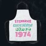 Delantal Cita divertida personalizada de cumpleaños 50<br><div class="desc">Cita divertida de cumpleaños 50 . Impresionante desde 1974.</div>