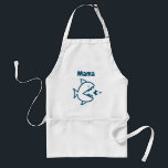 Delantal Cocina personalizada de tiburón mate azul blanco<br><div class="desc">Aprón adulto de cocina blanca personalizada de tiburón dulce Mama Blue Agréguese algo de diversión mientras cocina y cocina con este adorable delantal de tiburón personalizado. Diseñado con tiburón madre persiguiendo peces más pequeños centrados en el frente y "Mamá" en la tipografía azul marino. HAGA CLIC EN PERSONALIZAR LA OPCIÓN...</div>