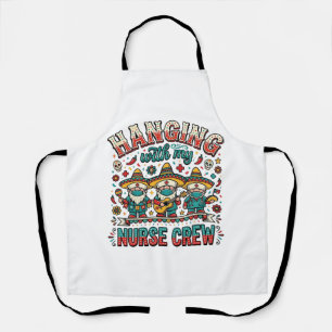 Delantal Colgando Con Mi Tripulación De Enfermeras Camiseta
