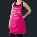 Delantal comillas personalizadas de nombre personalizadas e<br><div class="desc">Fuchsia rosa rosa caliente elegante y moderna personalizada y con el nombre blanco personalizado de la frase de texto Apron. Excelente para cocineros,  chefs,  cerámica,  artesanía,  trabajo,  cocina,  horneado,  barbacoa,  parrilladas,  comercios y tiendas,  etc.</div>
