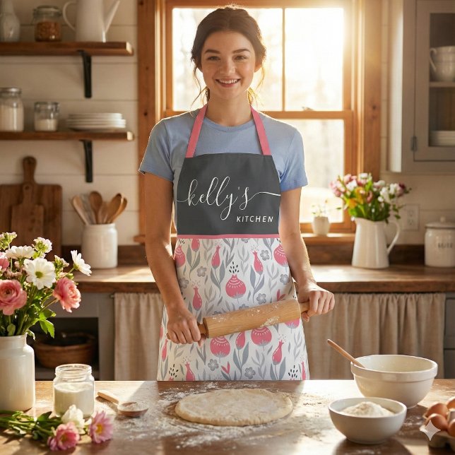 Delantal con Estampado Floral en Todo (This beautiful personalized apron would make a great bridal shower or birthday gift! )