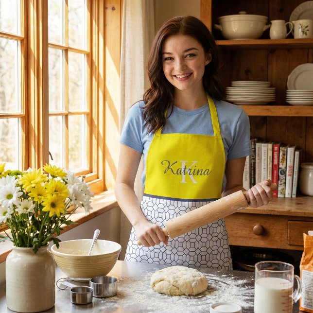 Delantal con estampado general de monograma (This beautiful personalized apron would make a great bridal shower or birthday gift! )