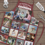 Delantal Cualquier Collage de fotos de la familia de texto<br><div class="desc">Celebra las simples alegrías de la familia y los nietos con un elegante collage de fotos personalizados de arándanos y delantal blanco. Las imágenes y todo el texto son simples de personalizar. La cita que dice "Mi gente favorita me llama abuelo" puede ser personalizada para papá, pop-pop, paw-paw, abuelo, Grampa,...</div>