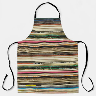 Delantal Cubiertas de cartón antiguas apiladas en el acorde