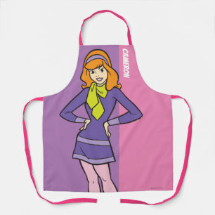 Delantal Daphne da la mano en las caderas