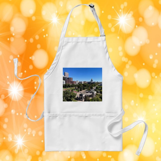 Delantal Denver Colorado Landscape Photo (An apron featuring a photo of downtown Denver, Colorado.)