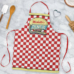 Delantal Diner Rótulo Retro de los años 50 Moderno cheque r<br><div class="desc">Crea tu propio panel de símbolos personalizado de los años 50 con esta plantilla simple. Este fresco arte de cocina retro tiene un fondo de cuadros rojos y blancos un poco angustiado con un cartel en la parte superior que dice "DINER" y "OPEN" en neón con espacio para que añadas...</div>