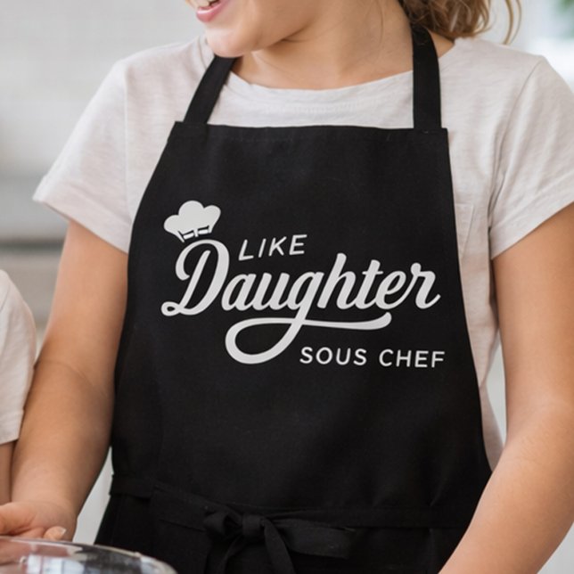 Delantal Diseño tipográfico de Sous Chef como hija (Like Daughter Sous Chef apron for girls who love cooking)
