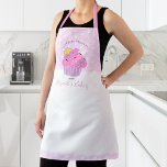 Delantal Divertido dulce dulce pastel rosa Panadería Person<br><div class="desc">Aquí hay una manera maravillosa de añadir a la diversión del hornear. Añada un poco más de brillo a sus aventuras culinarias cuando use este elegante, sofisticado, sencillo y moderno delantal. Una tipografía manuscrita y brillante de quequitos rosados y guion superpone los puntos de polka blanco sobre un fondo rosa...</div>