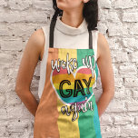 Delantal Divertido orgullo LGBTQ bandera arco iris auto-iró<br><div class="desc">Una divertida bandera de arco iris auto-irónica del Orgullo LGBTQ con la leyenda Despertó nuevamente gay con letras blancas y negras modernas decoradas con un corazón de arco iris.</div>