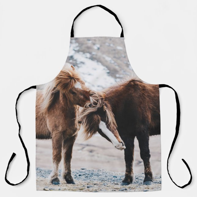 DELANTAL DOS CABALLOS MARRONES EN EL CAMPO (Anverso)