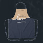 Delantal El desafío es el amor hecho NAVY comestible y el g<br><div class="desc">El desafío es el amor hecho comestible. NAVY & TAN. Diseño de guiones limpios y modernos.Tu Desafío casero es una obra de arte digna de ser enmarcada. Rótulo tu obra maestra con un floreciente APRON de IMPRESIÓN TODO EL MUNDO.. Coordina con nuestra cobertura de Challah Dough que puedes encontrar aquí:...</div>