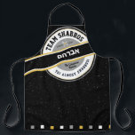 Delantal El equipo de Shabbos Apron Black with Hebrew<br><div class="desc">Nuestro Apron Black de SHABBOS TREAM es una manera genial de llevar a todos a bordo con la preparación de Shabbos. Perfecto para el Día del Padre o para cualquier día. ¡Gente por cada miembro del equipo y míralos! TODO el texto de este estilo urbano, hipster, puede ser personalizado. Práctico...</div>
