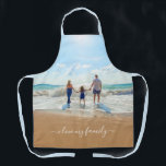 Delantal Entrega y texto de foto de Apron personalizado de<br><div class="desc">Aprones de texto y foto personalizado - Único su propio diseño - Familia personalizada / Amigos o Apron personal / Regalo - Añadir su foto / texto - Redimensionar y mover o eliminar / añadir elementos - imagen / texto con herramienta de personalización ! Buena suerte - Estar contentos :)...</div>