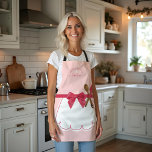 Delantal Espatula y cuchara de horneado de apron blanco ros<br><div class="desc">Atractivo delantal de cocina. En la parte delantera hay un falso delantal blanco,  con una cuchara de madera rosada y una espátula de goma de madera. Diseño de Moodthology Papery. Perfecto para el panadero.</div>