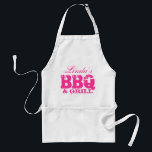 Delantal Espectro de barbacoa personalizado para mujeres<br><div class="desc">Cuto protector de barbacoa personalizable para mujeres Tu nombre barbacoa y parrilla. Personalizable por nombre. Idea de regalo para cumpleaños o Día de la Madre. Hagan que las tías de las mamás se sientan orgullosas de los chefs.</div>