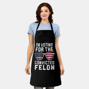 Delantal Estoy votando por el delincuente convicto Pro Trum