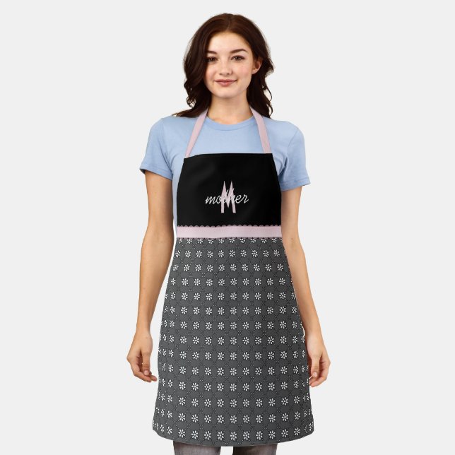 Delantal Eyelet negro con monograma rosa (Gastado)