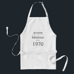 Delantal Fabuloso desde 1970 Funny 50th Birthday Gift<br><div class="desc">Esta moda "fabulosa desde 1970" hace un divertido regalo de cumpleaños número 50. El año y el nombre se pueden personalizar utilizando la plantilla de texto. Diseñado para coordinar con los productos de nuestra colección de 50 y Fabulous cumpleaños. Si necesita ayuda para personalizar este producto o me gustaría que...</div>