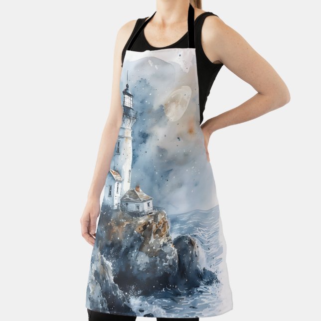 Delantal Faro iluminado por luna en la costa rocosa (in situ)