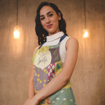 Delantal Forma de corazón y tejido de trabajo en patchwork<br><div class="desc">Este delantal de bonito está listo para ser personalizado con un nombre. Este delantal tiene un diseño ilustrado con un colcha de cuadros de estilo boho colorido. Un gráfico en forma de corazón de color crema con acentos de coser falsos está listo para ser personalizado con un nombre en escritura...</div>