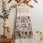 Delantal Foto Collage Pink Te Amo La Abuela Mejor Regalo<br><div class="desc">"Collage Photo Pink We Love You Grandma Best Gift" (Foto Collage Pink: Rosa te amamos, la abuela mejor regalo) podría referirse a un regalo sentimental y personalizado para una abuela. Este regalo puede incluir una colección de fotos dispuestas en un formato de collage, colocadas sobre un fondo rosado para añadir...</div>