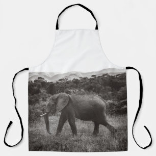 DELANTAL FOTO DE GRAYSCALE DE ELEFANTE GRIS CERCA DE ÁRBOLE