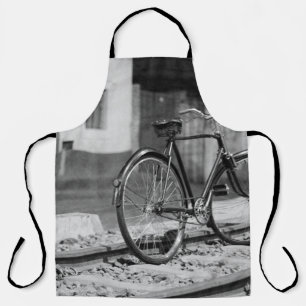 DELANTAL FOTO DE GRAYSCALE DE LA BICICLETA COMUTER