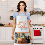Delantal Foto del Día 4 de la madre de Guay<br><div class="desc">Foto de Apron del Día 4 de la Madre Mano de Guay Escritura y dibujo artísticos en naranja y azul. Añade 4 fotos y nombres y haz un gran regalo para la mejor madre por el Día de la Madre,  cumpleaños o Navidades.</div>