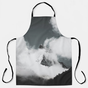DELANTAL FOTO EN GRAYSCALE DE MONTAÑA CUBIERTA EN NUBES