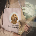 Delantal Foto personalizada de perro Apron rosado<br><div class="desc">Añade un toque de personalización a tu cocina con este adorable Apron rosa de foto de perro personalizado. Perfecto para los amantes del perro, este delantal cuenta con una foto personalizado de su amigo peluche, lo que lo convierte en un regalo único y reflexivo. Está construido con tejidos de alta...</div>