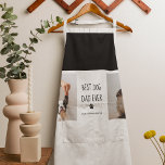 Delantal Fotografía de Collage moderna mejor perro de papá<br><div class="desc">"¡Presentamos al 'mejor perro de papá'! Esta moderna foto de collage capta el reconfortante vínculo entre un padre amoroso y su compañero de peluche. Desde largos paseos por el parque hasta noches acogedoras en el sofá, este dinámico dúo es inseparable. En las buenas y en las malas, se tienen las...</div>