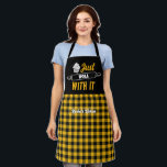 Delantal Funny Baking Just Rolling With It Black Yellow Pla<br><div class="desc">Divertido y genial delantal para hacer la cocina más divertida. Regalo personalizado para la familia y amigos que aman cocinar, cocinar y probar una nueva receta en la cocina. Personalizar la redacción para que se ajuste a su ocasión. Puede utilizar la Herramienta de diseño para cambiar aún más el tipo...</div>
