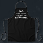 Delantal Funny Dad Man Myrie Legend Black Typography Chef<br><div class="desc">Añade algo de humor a la fascinante época de papá con este Funny Dad Myth Legend Black Typography Chef Apron. Está diseñado con todo el fondo negro impreso y la cita "padre el hombre el mito la leyenda" en negrita con letras blancas y grises centradas en el delantal. Hace una...</div>