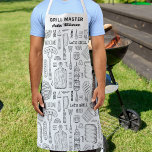 Delantal Funny Personalizado BBQ Grill Chef Barbacoa Master<br><div class="desc">Un divertido delantal con un patrón vintage de varias herramientas de parrilladas. Agregue dos líneas de texto personalizado para personalizar. Ideal para los amantes de la barbacoa,  la parrilla y la cocina. Hace un regalo perfecto para el Día del Padre,  el cumpleaños o las vacaciones.</div>