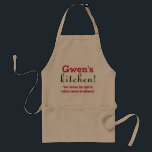 Delantal Funny Personalized Kitchen Apron<br><div class="desc">Divertido delantal para ser personalizado con tu nombre. ¡La cocina de "tu nombre" es de lectura! * Nos reservamos el derecho de rechazar el servicio a los quejidos. ¡La abuela perfecta o el delantal de la madre!</div>