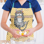 Delantal Fur Mama Funny Whimsical Cats Nombre Personalizado<br><div class="desc">Fur Mama Funny Whimsical Cats Personalized Name Kitchen Aprons incluye gatos caprichosos con el texto "Fur Mama" y tu nombre personalizado en la tipografía de escritura moderna sobre el fondo de un punto polka amarillo. Perfecto como regalo para los amantes del gato por cumpleaños, Día de la Madre, Navidades y...</div>