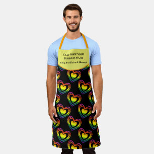 Delantal Gay LGBTQ Rainbow Hearts Pattern Nombre comercial