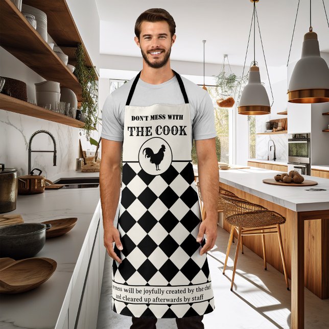 Delantal Gracioso Rooster Negro y fuera de Blanco (A funny chef apron featuring a black and (off) white (ivory) retro design with a rooster )