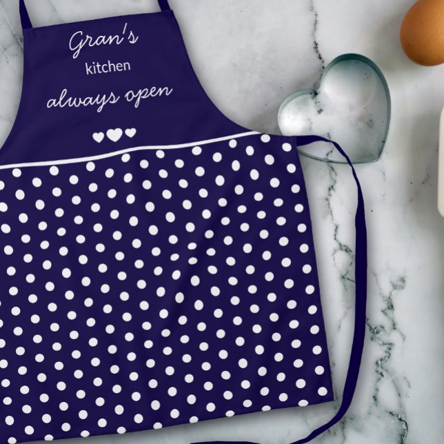 Delantal Gran's Kitchen Always Open Navy Blue And White Dot (Subido por el creador)