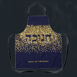 Delantal Hanukkah hebrea enciende Purpurina de oro nocturno<br><div class="desc">¡Haga sonreír al personal de la cocina! Hebreo Hanukkah enciende al Purpurina de Oro Nocturno/Marina. El purpurina de oro sobre fondo marino es el telón de fondo perfecto para este mensaje festivo de Hanukkah. Incluye la palabra hebrea "CHANUKAH" . Puedes hacer de esta plataforma tu propio mensaje personal. El texto...</div>