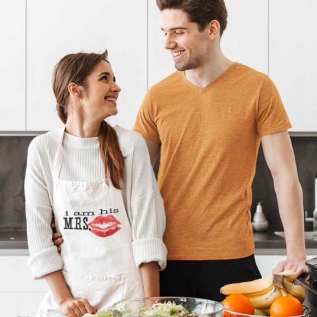 Delantal I am His Mrs. (Subido por el creador)