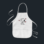 Delantal Infantil Cacahuetes | Corazones Snoopy<br><div class="desc">Echa un vistazo a este divertido diseño de maní con Snoopy.</div>
