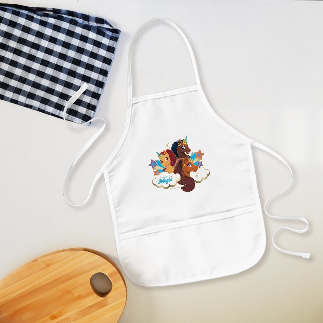 Delantal Infantil Diseño tripartito "Made of Magic" de Afro Unicorn (Apron on counter)