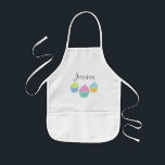 Delantal Infantil Esponte de cocción personalizada para niños<br><div class="desc">Atardecer personalizado para hornear delantal para niños. En beige,  amarillo o blanco. Gracioso regalo de panadería para los niños pequeños y amantes de los quequitos. Diseño chica Girlie con texto de guión elegante. Imagen colorida con colores pastel,  verde azul rosa,  etc. Divertida idea de fiesta de cumpleaños.</div>
