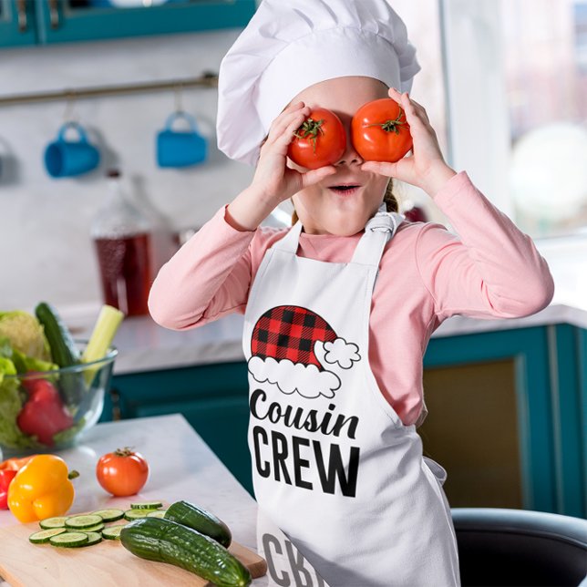 Delantal Infantil Navidades de la tripulación de primo con servicio  (Cousin Crew Christmas Holiday Buffalo Plaid Kids' Apron)